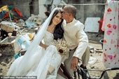 Bộ ảnh cưới của cặp vợ chồng vô gia cư gây sốt