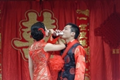 Đàn ông Trung Quốc rơi vào nợ nần do bị thách cưới quá cao