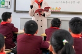 Giáo viên Trung Quốc miệt thị học sinh có cha mẹ nghèo