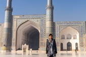 Cô gái duy nhất làm hướng dẫn viên du lịch ở Afghanistan