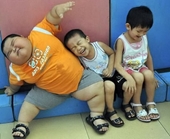 Choáng với tỷ lệ béo phì ở trẻ em Việt, cha mẹ hãy làm gương cho con