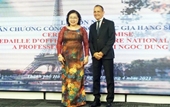 Pháp trao Huân chương Sĩ quan Công trạng quốc gia cho PGS TS Nguyễn Thị Ngọc Dung