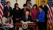 Tổng thống Biden ký luật chống nạn thù hận người gốc Á