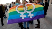 Pháp cho phép phụ nữ đồng tính, độc thân thụ tinh nhân tạo