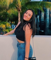 Cô gái Mỹ bị dọa đuổi khỏi phòng gym vì mặc áo crop top