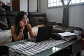 Người Thái kiệt sức vì họp lúc 19h, bị theo dõi khi làm việc tại nhà