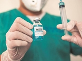 Con không được đi học nếu cha mẹ không tiêm vaccine Covid-19