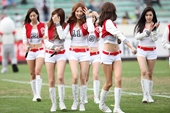 Tại sao showbiz Hàn cấm ca sĩ nữ mặc áo hở rốn biểu diễn