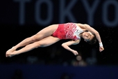 Quê nhà vô địch Olympic 14 tuổi náo loạn vì fan đổ xô tới chụp ảnh