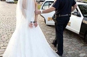 Cô dâu Mỹ bị bắt ngay trong đám cưới vì say xỉn, cắn cảnh sát