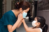 5 cách người lớn cần làm để bảo vệ trẻ nhỏ khỏi mắc Covid-19