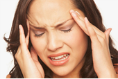 Trị một số tình trạng đau đầu bằng thuốc chườm và sắc