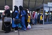 Người Afghanistan đợi trên máy bay 12 tiếng mới được nhập cảnh vào Mỹ
