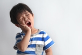 Sai lầm của cha mẹ khi chăm sóc răng miệng cho trẻ