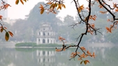 Mùa đi qua hồ Gươm