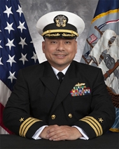 Chỉ huy mới của chiến hạm Mỹ USS John S McCain là người gốc Việt