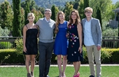 Các con Bill Gates giận bố về cuộc ly hôn