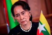 Bà Aung San Suu Kyi lần đầu xuất hiện tại tòa