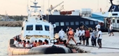 Tuần duyên Bỉ cứu 49 di dân Việt trên tàu trôi dạt giữa biển