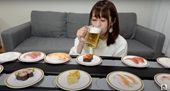 Người Nhật thuê luôn băng chuyền về nhà để ăn như ở nhà hàng