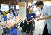 Hàng trăm người lao động khuyết tật vui vì được tiêm vắc xin phòng COVID-19