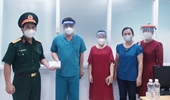Nhà văn nữ quyên góp tiền ủng hộ y bác sĩ tuyến đầu chống dịch COVID-19