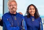 2 người phụ nữ bay vào vũ trụ cùng tỷ phú Anh Richard Branson