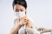 Vui buồn hậu tiêm vắc xin COVID-19