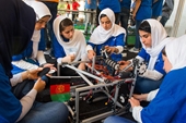 Nhóm nữ lập trình viên Afghanistan chế tạo máy thở