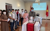 Đại sứ quán Việt Nam tại Mông Cổ tiếp nhận quyên góp ủng hộ Quỹ phòng, chống dịch Covid-19