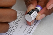 Dược sĩ Mỹ gốc Hoa bị bắt vì bán giấy chứng nhận tiêm vắc xin COVID-19 giả