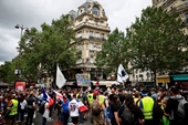 Hàng nghìn người biểu tình phản đối thẻ thông hành Covid-19 ở Pháp