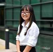 Nữ sinh được khắc tên lên bảng vàng ở trường phổ thông Singapore
