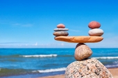 Kẻ yếu dễ cáu kỉnh, kẻ mạnh dễ tha thứ