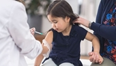 Tiêm vaccine Covid-19 cho trẻ em Vấn đề cấp thiết hay tình huống khó xử về đạo đức