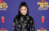 Diễn viên Hollywood gốc Cần Thơ khoe sắc bên dàn sao