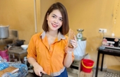 Người mẹ nấu ăn tặng người nghèo ở Hà Nội ngày giãn cách