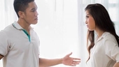 Sắp cưới em gái, vợ đi mua váy mới thì bị chồng mỉa mai