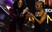 Grammy  Bài hát của năm thuộc về ca khúc chống phân biệt chủng tộc