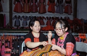 Bảo tồn và phát huy nghề thêu, may trang phục dân tộc Mông ở Vân Hồ
