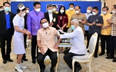 Thủ tướng Thái Lan thúc đẩy niềm tin cho công chúng khi tiêm vaccine ngừa Covid-19