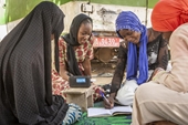 Radio bằng năng lượng mặt trời giúp trẻ em Mali tiếp cận kiến thức