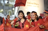 Không tụ tập, tín đồ bóng đá cổ vũ tuyển Việt Nam qua màn ảnh nhỏ