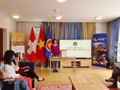 Đại sứ quán Việt Nam tại Thụy Sĩ quyên góp ủng hộ Quỹ phòng chống dịch Covid-19