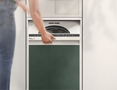 Máy giặt có thiết kế nghiêng như tháp Pisa, tiết kiệm diện tích cho nhà chật
