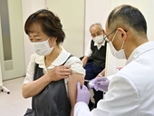 Tiêm vaccine ngừa Covid-19 cho người nước ngoài mặc kẹt tại Nhật Bản