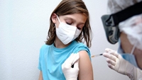 Tại sao lại mất nhiều thời gian hơn để có được vaccine COVID-19 cho trẻ em dưới 12 tuổi