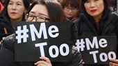 Cử chỉ tay đơn giản khơi mào cuộc chiến giới tính ở Hàn Quốc