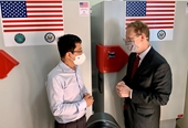 Việt Nam tiếp nhận tủ lạnh âm sâu từ Hoa Kỳ để lưu trữ vaccine ngừa Covid-19
