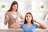 Khủng hoảng tinh thần vì cách đối xử của bố mẹ